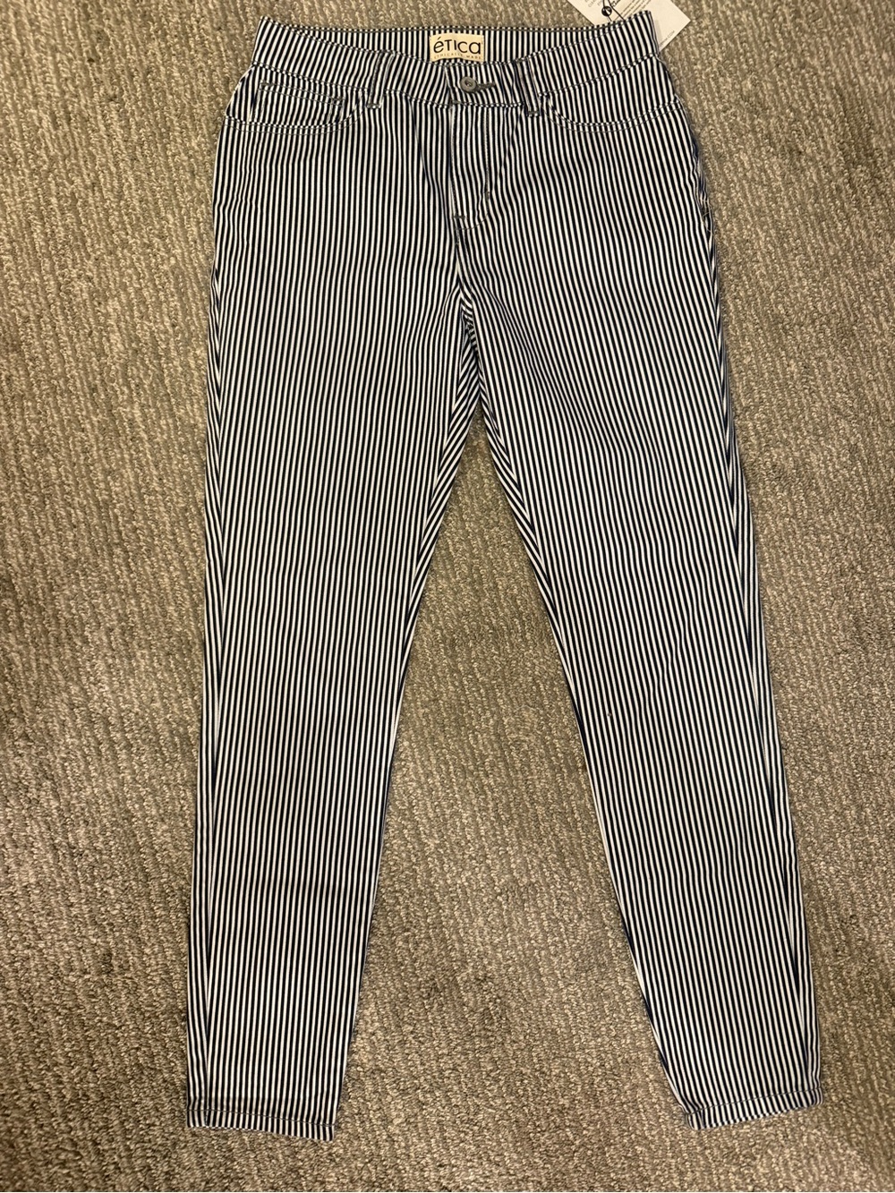 NWT Ética Navy White Pinstripe Skinny Jeans Women’s Size 2 Sustainable Cotton
